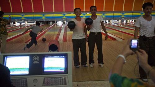 朝鲜男生生活照,青春岁月的朴实写照  第3张