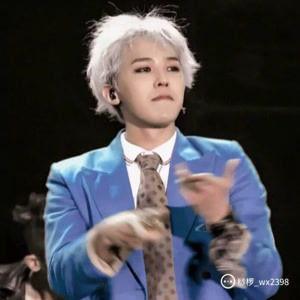 权志龙资料大全,K-pop天王的多面人生与音乐传奇  第2张