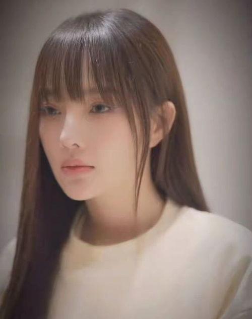 李小璐最新眼睛照片,眼神深邃尽显魅力  第1张