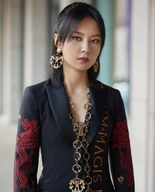 娱乐圈周笔畅,音乐之路上的璀璨星辰 第3张 娱乐圈周笔畅,音乐之路上的璀璨星辰 第3张